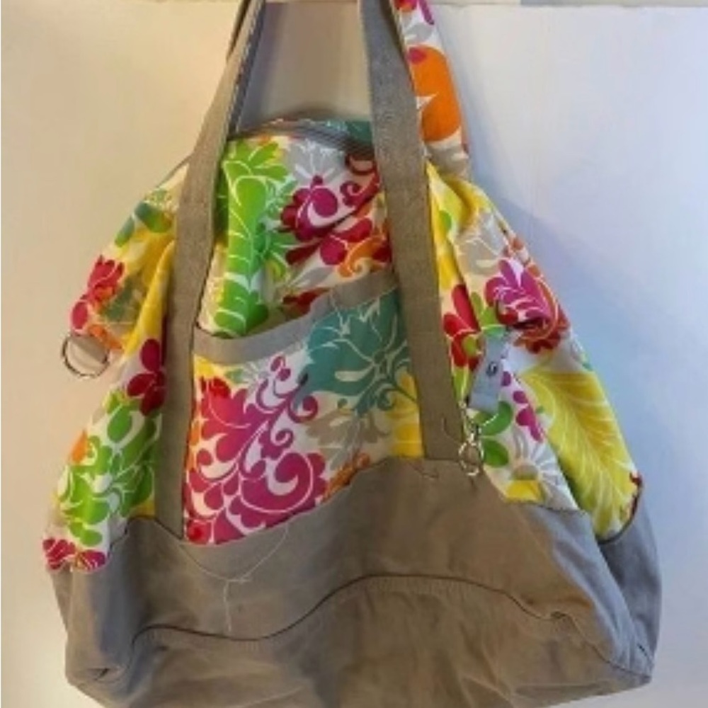 Thirty one Xl weekender duffle bag flowers 23x21.5”